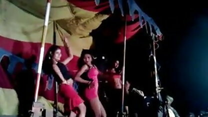 दो सेक्सी मूवी वीडियो में सेक्सी क्रश के साथ लड़का