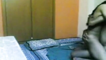 वह अपने मुँह में लेता सेक्सी फिल्म मद्रासी और देता है