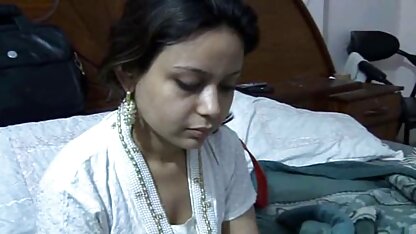एक सेक्सी हिंदी मूवी एचडी कोमल चूत के साथ श्यामला