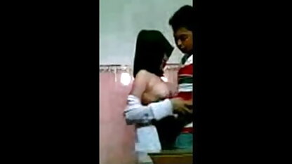 टेबल पर दानिल और ट्रिपल एक्स सेक्सी मूवी आलिया