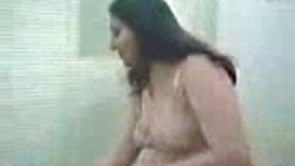 प्रेमिका सेक्सी वीडियो फिल्म का की मालिश करता है