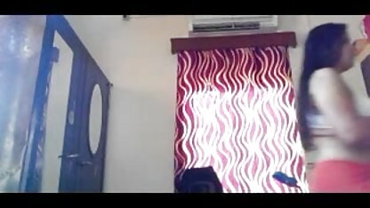 दो काले आदमी सौंदर्य सेक्सी फिल्म देखने के लिए वीडियो की चुदाई करते हैं