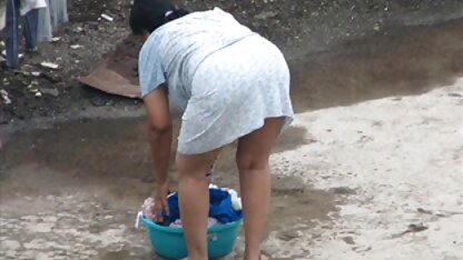 रोमी वर्षा ने ववव सेक्स फिल्म एक मनमौजी स्नातक की उपाधि प्राप्त की