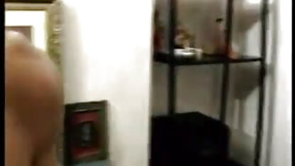 लगातार पोर्न को सेक्सी फिल्में करने वाली हटाता है