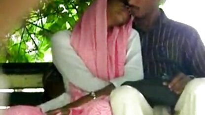 लड़कियों सेक्सी फिल्म वीडियो पर ने एक लड़के के सामने आत्मसमर्पण कर दिया