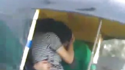 पिकापर लड़की को जंगल में सेक्सी फिल्म दिखाइए सेक्सी ले गया