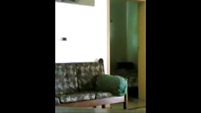 कुंवारे को दो हॉट लड़कियों का सेक्सी पिक्चर वीडियो दिखाएं तोहफा मिला