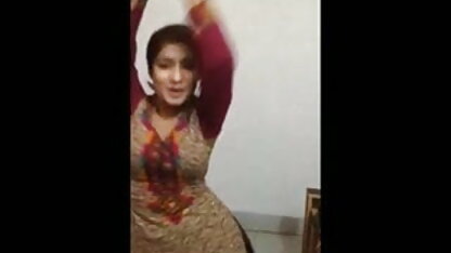 उसे बिस्तर पर ले जाता हिंदी कॉमेडी सेक्सी मूवी है