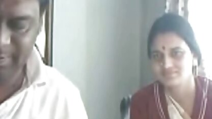 एक पूल साइड लाउंजर पर हिंदी सेक्सी मूवी दिखाओ पिटाई